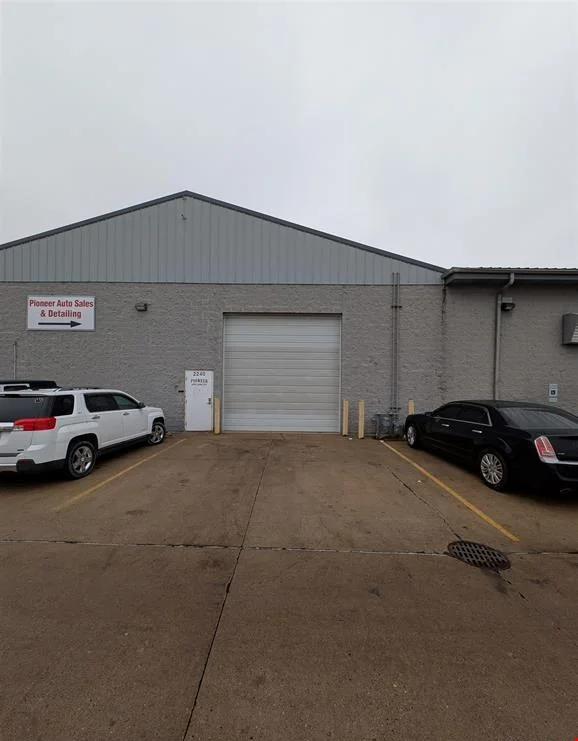 2234 W Townline Rd Warehouse — Lease in Peoria, IL, photo 3 of 8