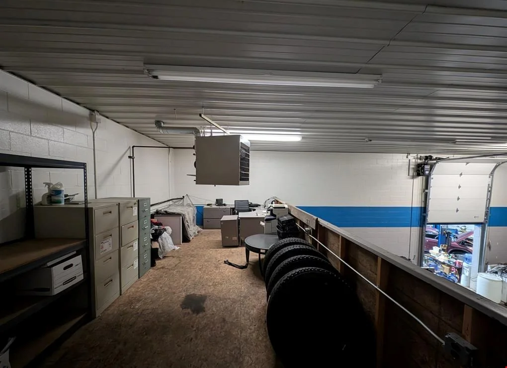 2234 W Townline Rd Warehouse — Lease in Peoria, IL, photo 5 of 8