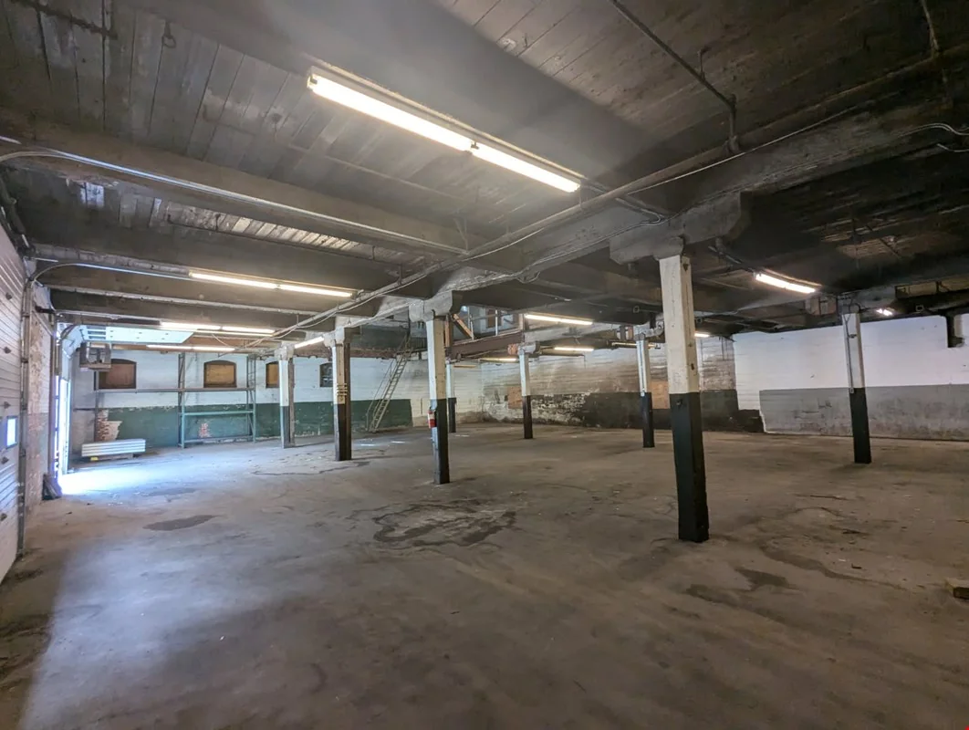 292 E School Street , Woonsocket, RI 02895 — Lease in Woonsocket, RI, photo 4 of 8