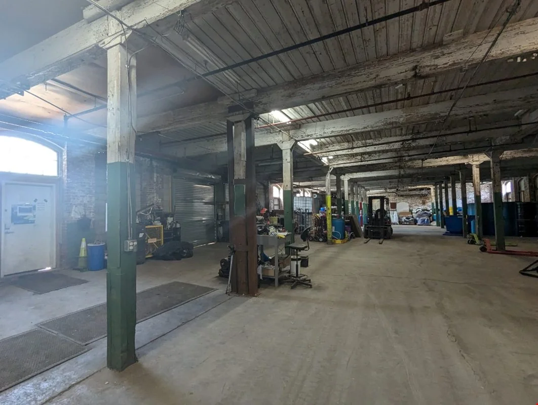 292 E School Street , Woonsocket, RI 02895 — Lease in Woonsocket, RI, photo 5 of 8