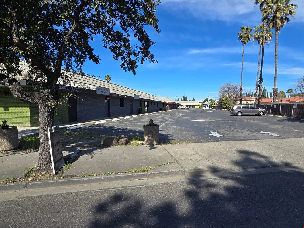 Medical/Dental Office/Clinic — Lease in Stockton, CA, photo 2 of 8