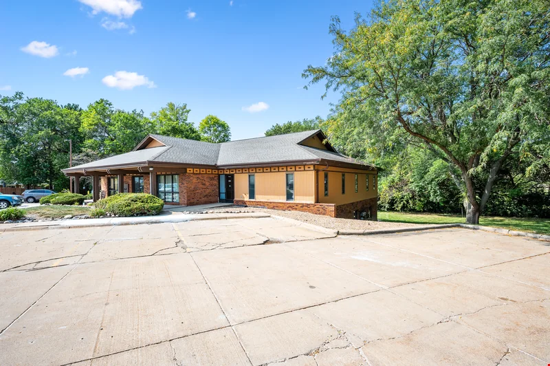 5113 N Executive Dr Suite 105 — Lease in Peoria, IL, photo 3 of 8