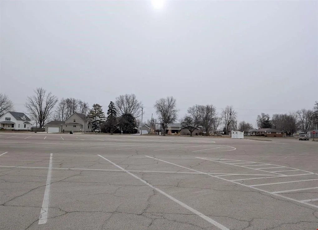 1741 E Chestnut St — Lease in Canton, IL, photo 1 of 8