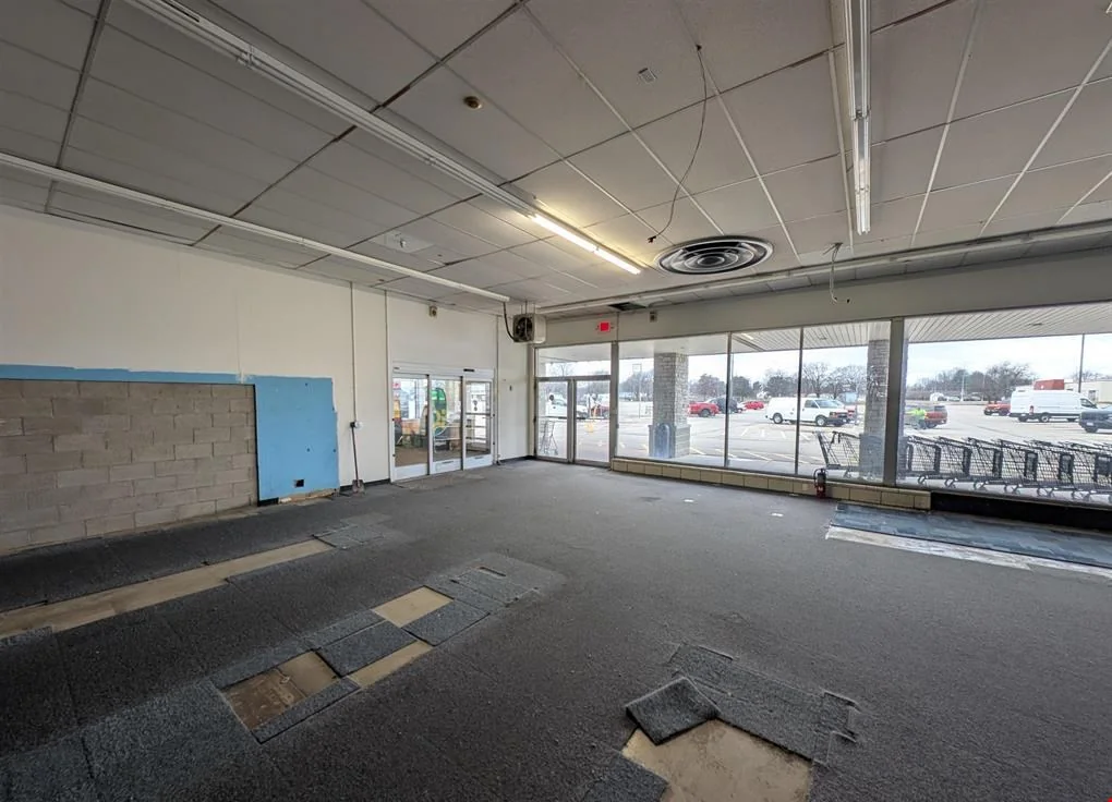 1773 E Chestnut St — Lease in Canton, IL, photo 3 of 8