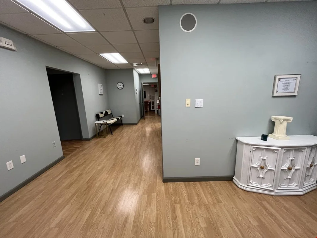 Top Floor Salon/Office Suites — Lease in Fort Myers, FL, photo 3 of 8