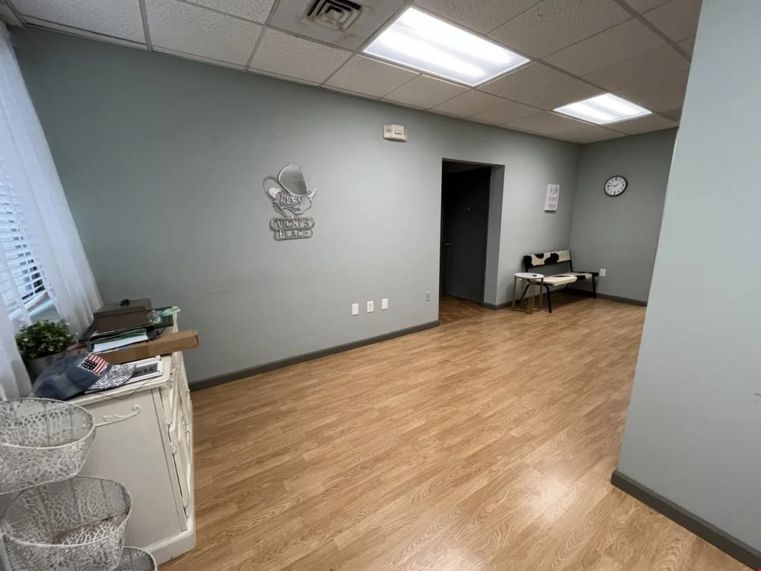 Top Floor Salon/Office Suites — Lease in Fort Myers, FL, photo 4 of 8