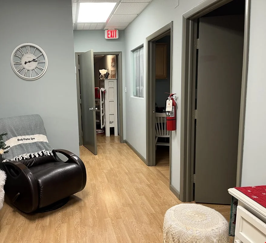 Top Floor Salon/Office Suites — Lease in Fort Myers, FL, photo 7 of 8