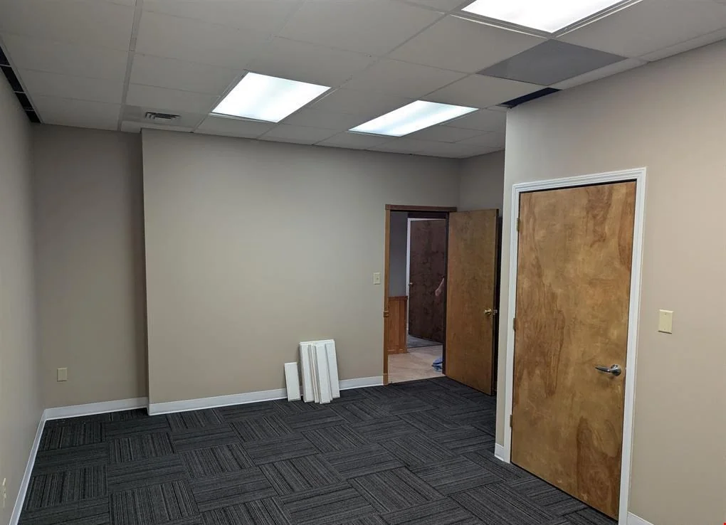 2001 W Willow Knolls Dr Micro Suite H — Lease in Peoria, IL, photo 4 of 8