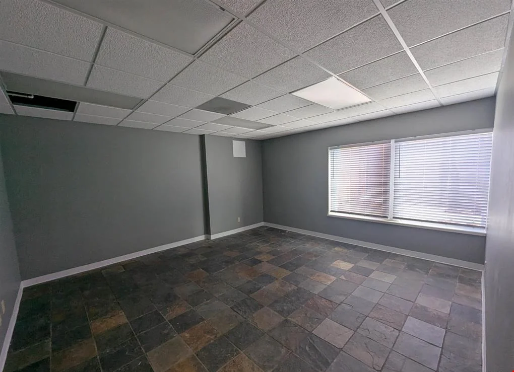 2001 W Willow Knolls Dr Micro Suite H — Lease in Peoria, IL, photo 7 of 8