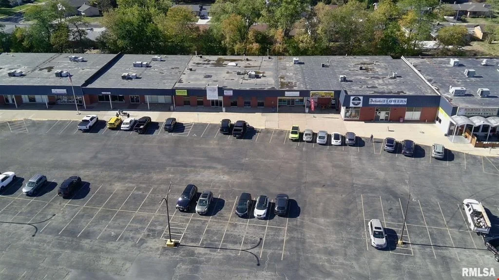 Sunset Plaza — Lease in Pekin, IL, photo 7 of 8