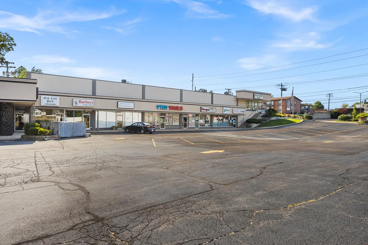 Oak Cliff Park — Lease in Peoria, IL, photo 8 of 8