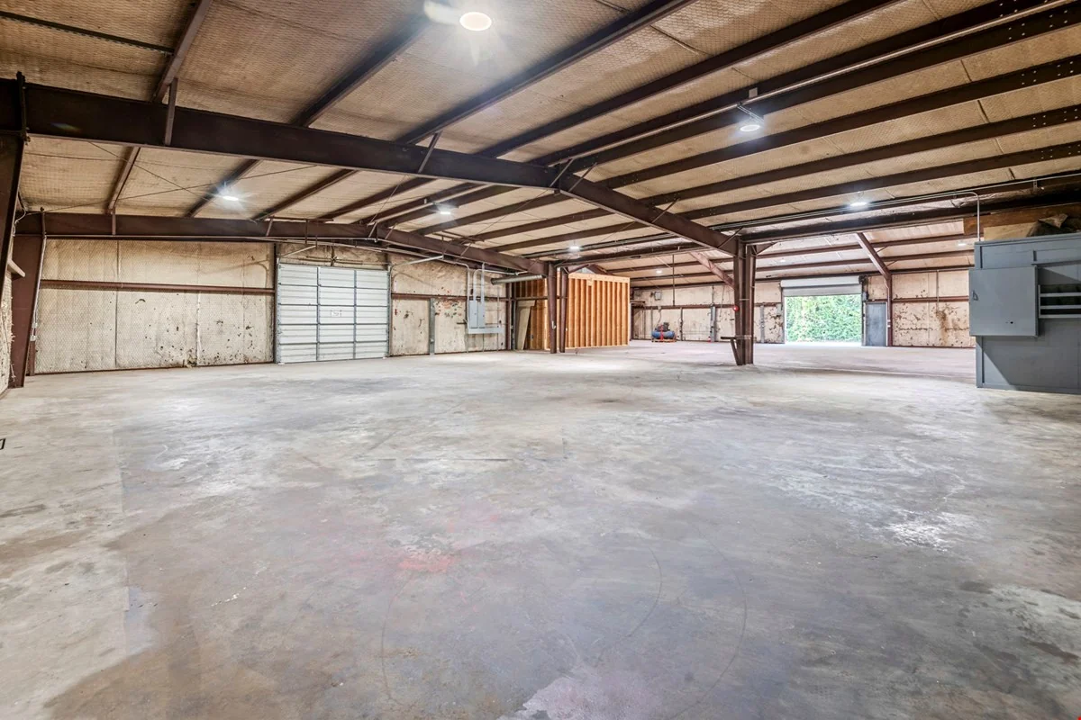 9,000 SF Flex Space – Warehouse + Office — Lease in Magnolia, TX, photo 3 of 8