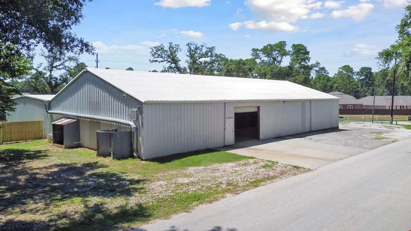 9,000 SF Flex Space – Warehouse + Office — Lease in Magnolia, TX, photo 6 of 8