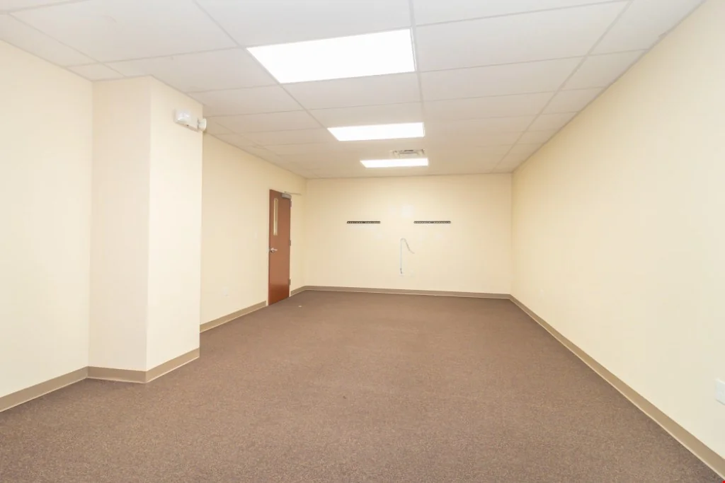 517 New York Ave — Lease in New Castle, IN, photo 4 of 8