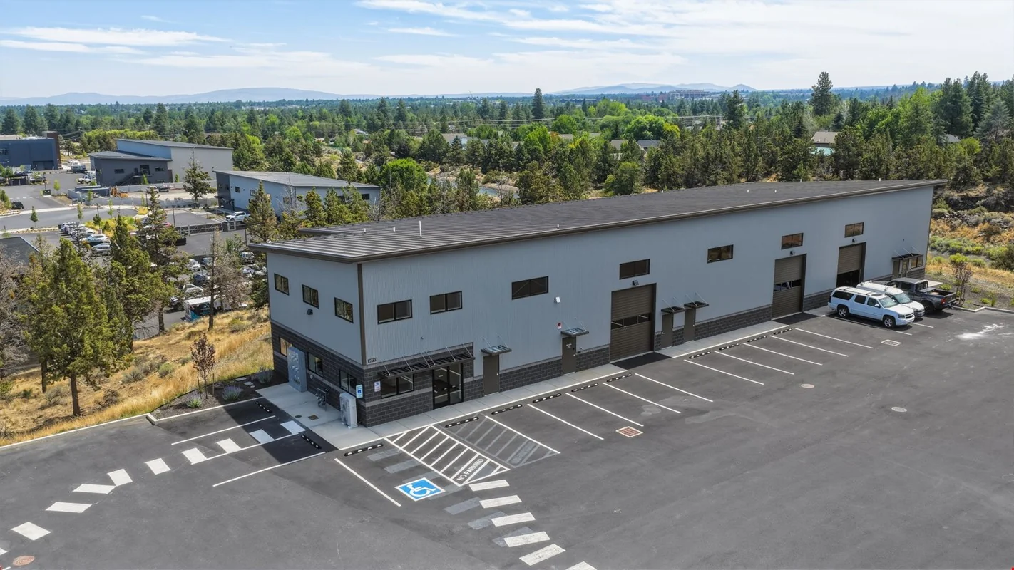20723 Brinson Blvd — Lease in Bend, OR, photo 1 of 8