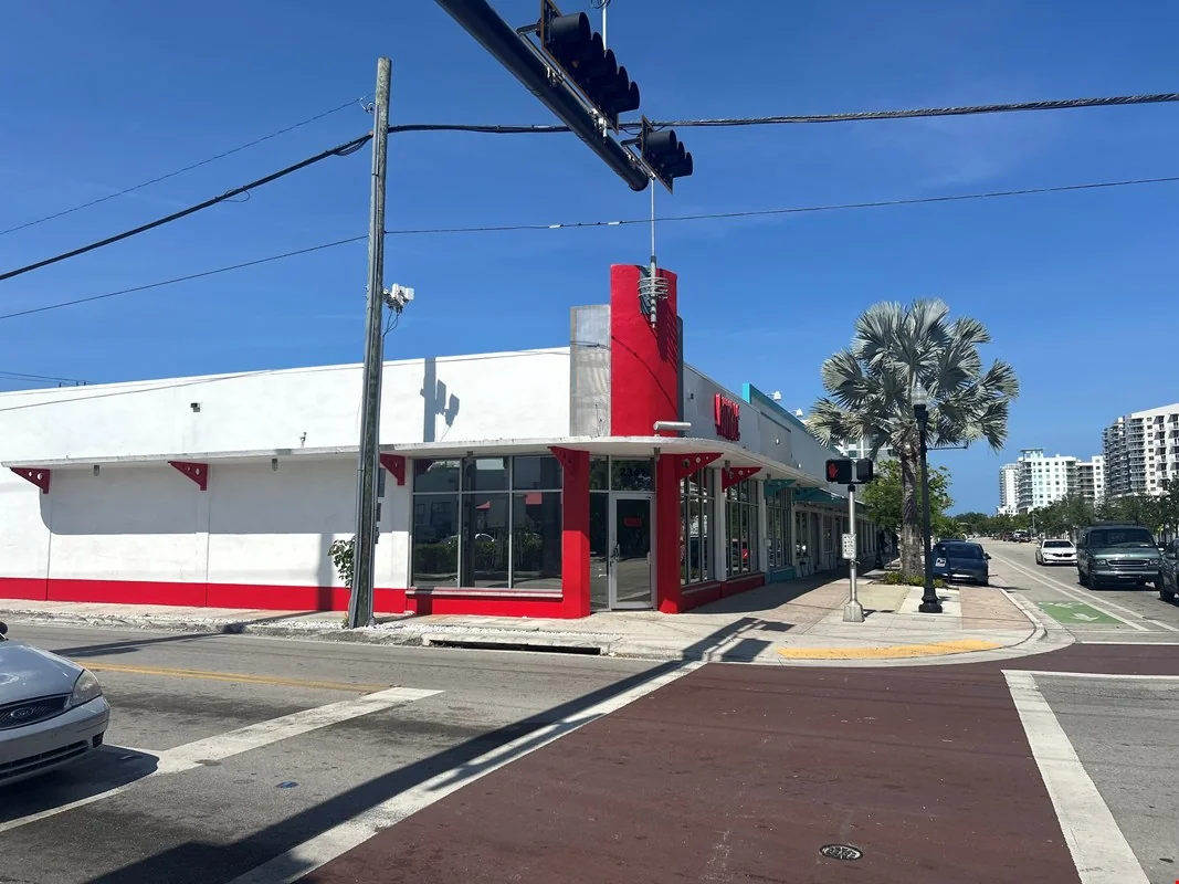 2341 Hollywood Blvd • Hollywood, FL