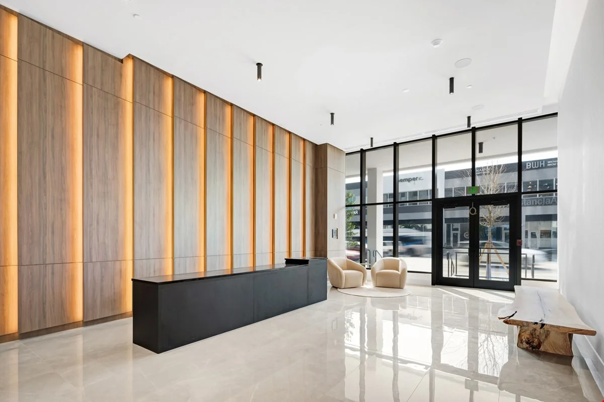 800 N Federal Hwy - Atlantic Village 4 — Lease in Hallandale Beach, FL, photo 2 of 8