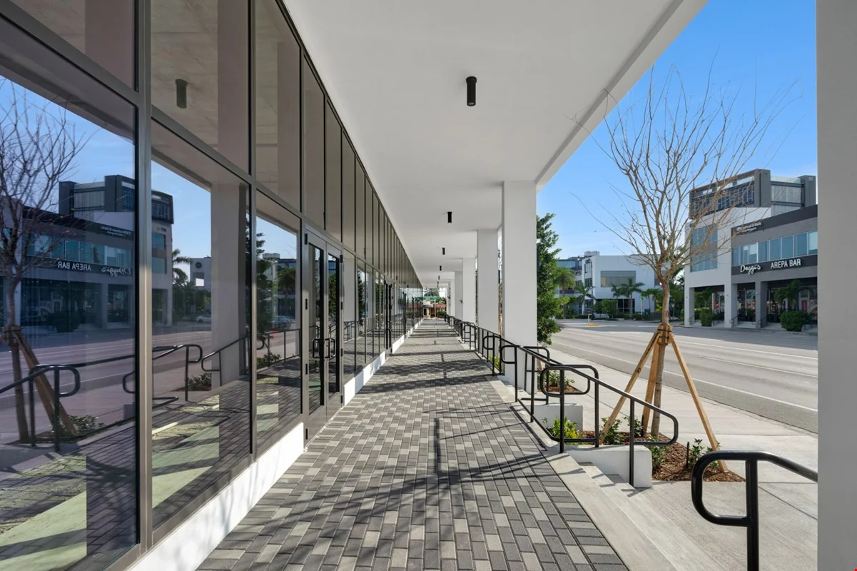 800 N Federal Hwy - Atlantic Village 4 — Lease in Hallandale Beach, FL, photo 3 of 8