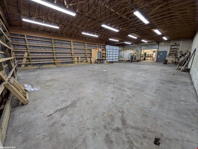 35850 Utica Rd — Lease in 35850 Utica Road, MI, photo 6 of 8
