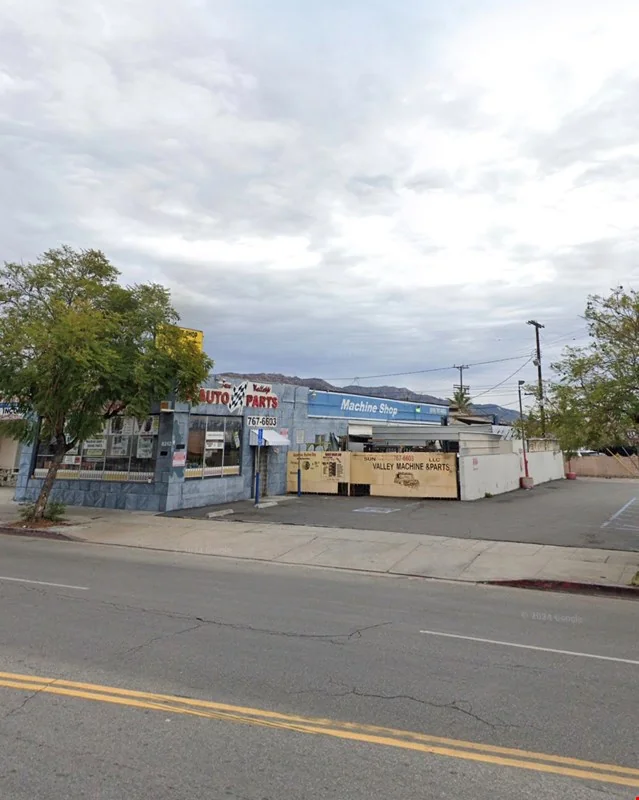 8212 Sunland Blvd