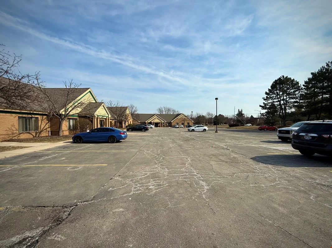 West Lansing Office just off I-496 — Lease in Lansing, MI, photo 2 of 8