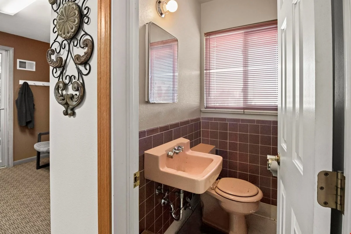 2918 W 10th St. Unit #3 Greeley CO. 80634 — Lease in Greeley, CO, photo 3 of 8