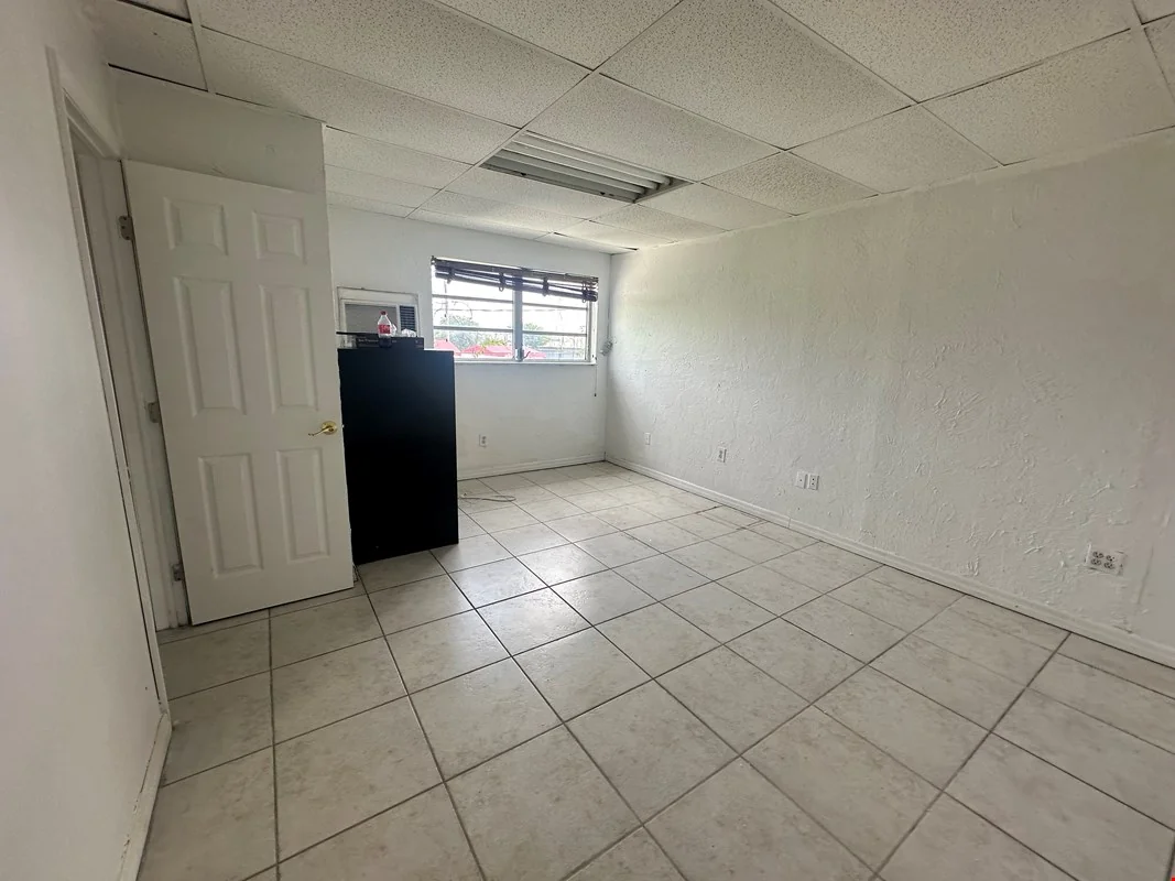 5981 Funston St — Lease in Hollywood, FL, photo 3 of 7