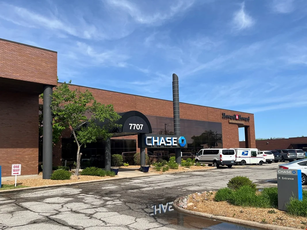 7707 N Knoxville Avenue — Lease in Peoria, IL, photo 2 of 8