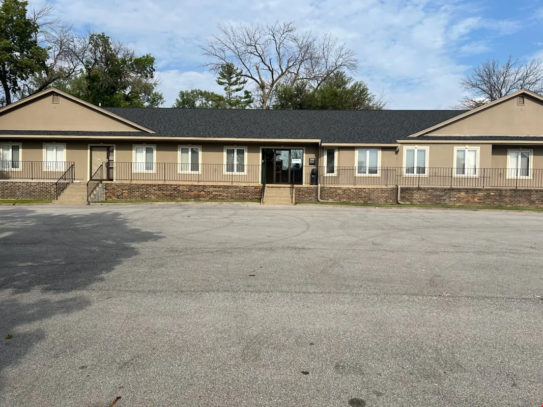 7445 University — Lease in Clive, IA, photo 4 of 8