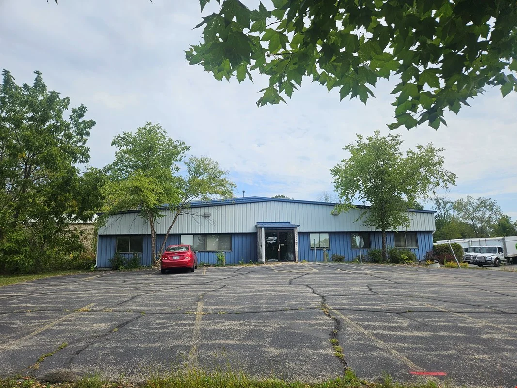 Office / Flex / Warehouse Building for Lease — Lease in Madison, WI, photo 2 of 8