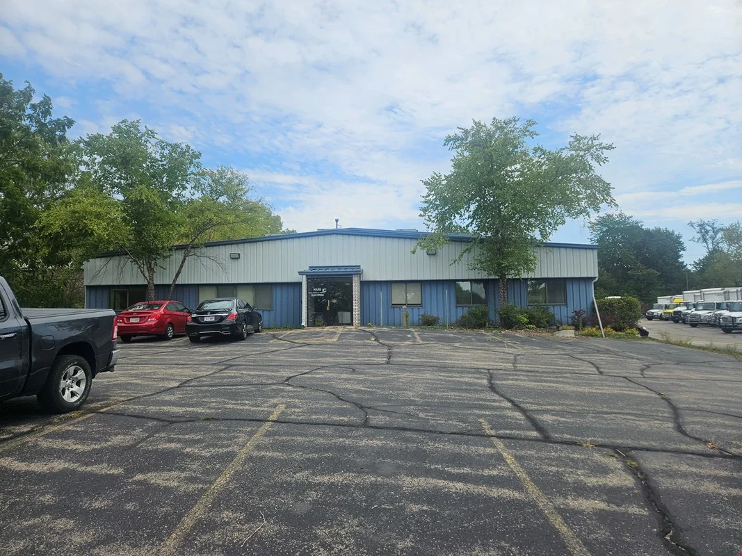 Office / Flex / Warehouse Building for Lease — Lease in Madison, WI, photo 7 of 8