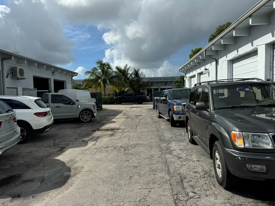 5741 Dawson St • Hollywood, FL — Lease in Hollywood, FL, photo 3 of 7