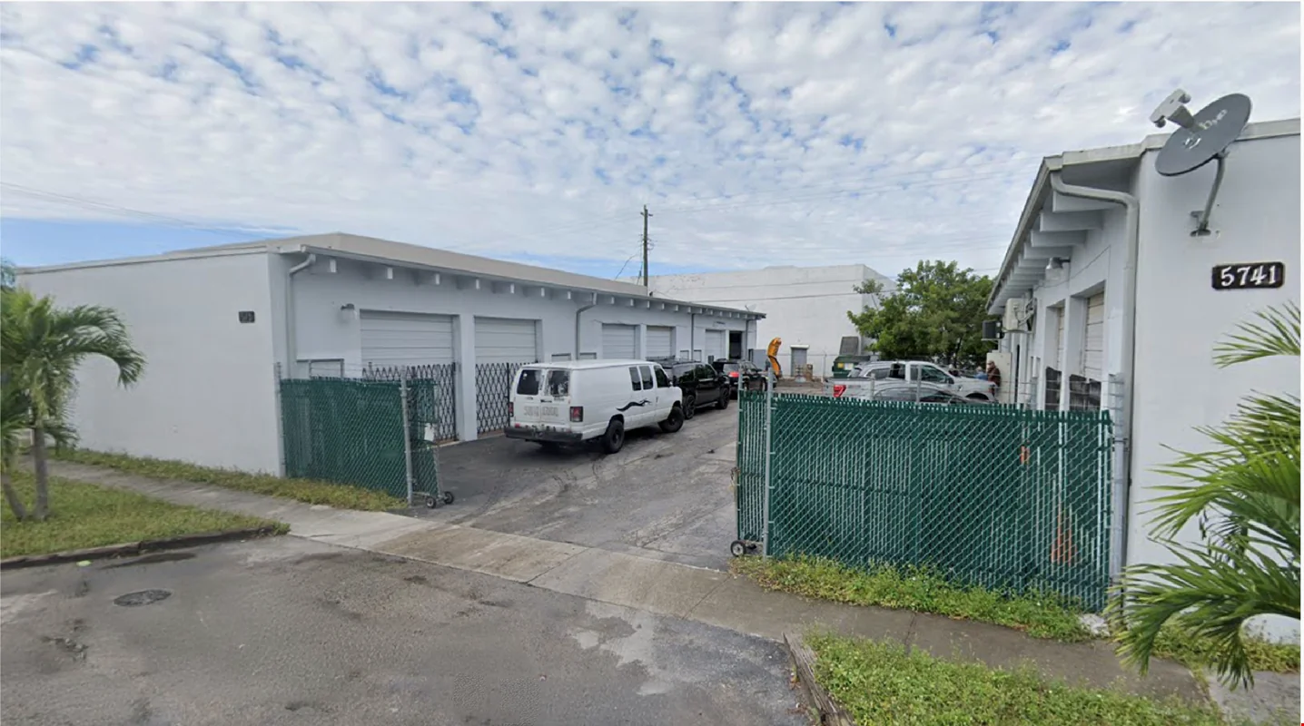 5741 Dawson St • Hollywood, FL — Lease in Hollywood, FL, photo 2 of 7