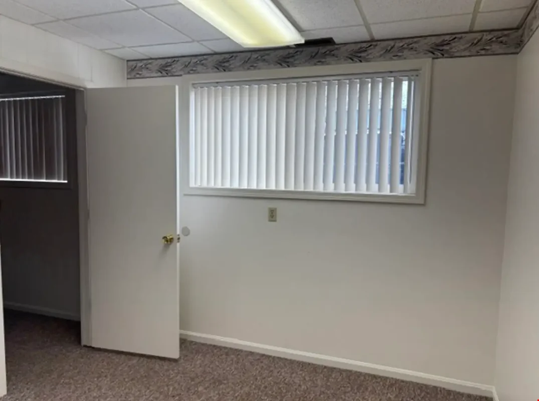 Premium Office Suites for Lease - Grand River &… — Lease in Lansing, MI, photo 7 of 8
