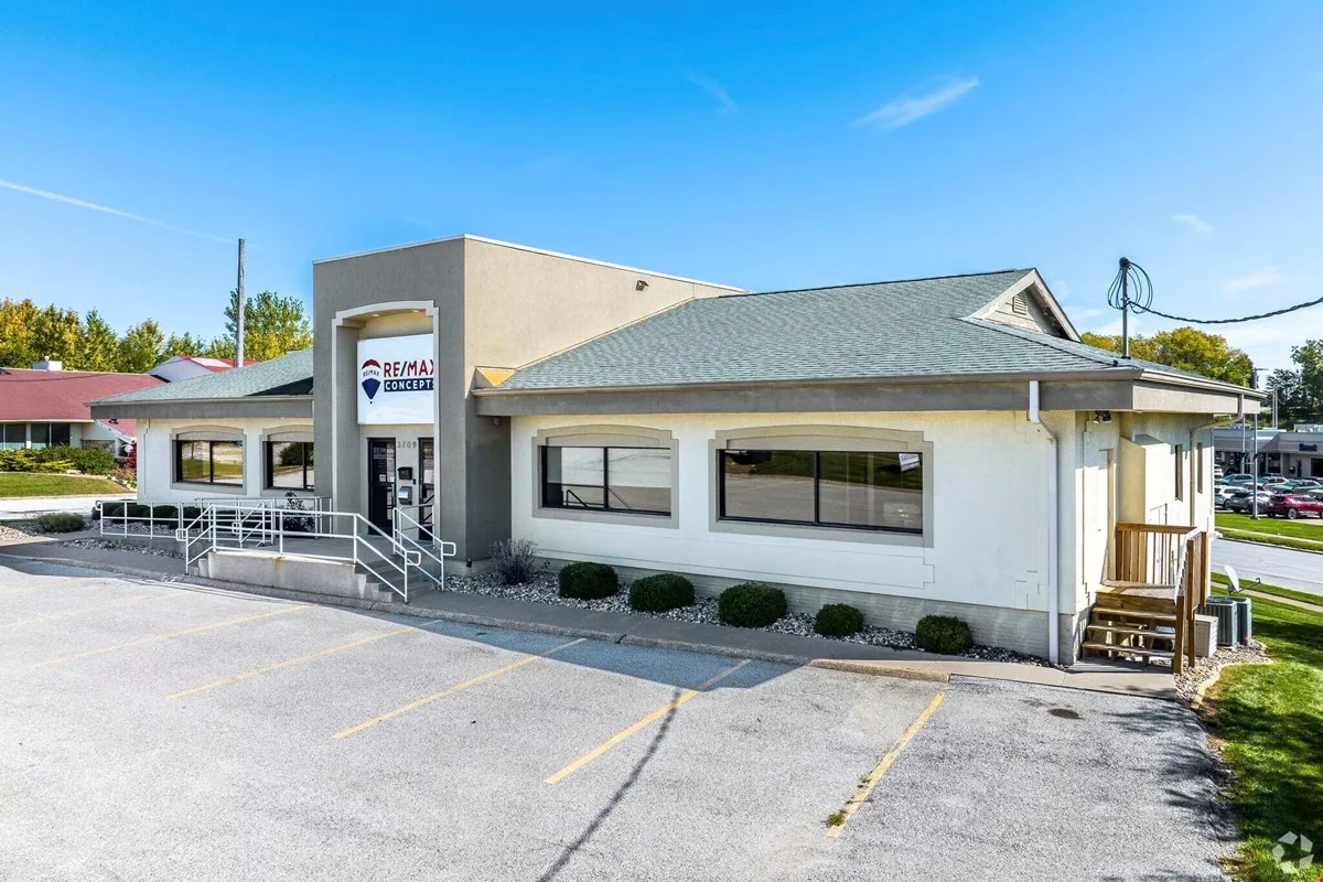 3709 N Harrison Street — Lease in Davenport, IA, photo 1 of 8