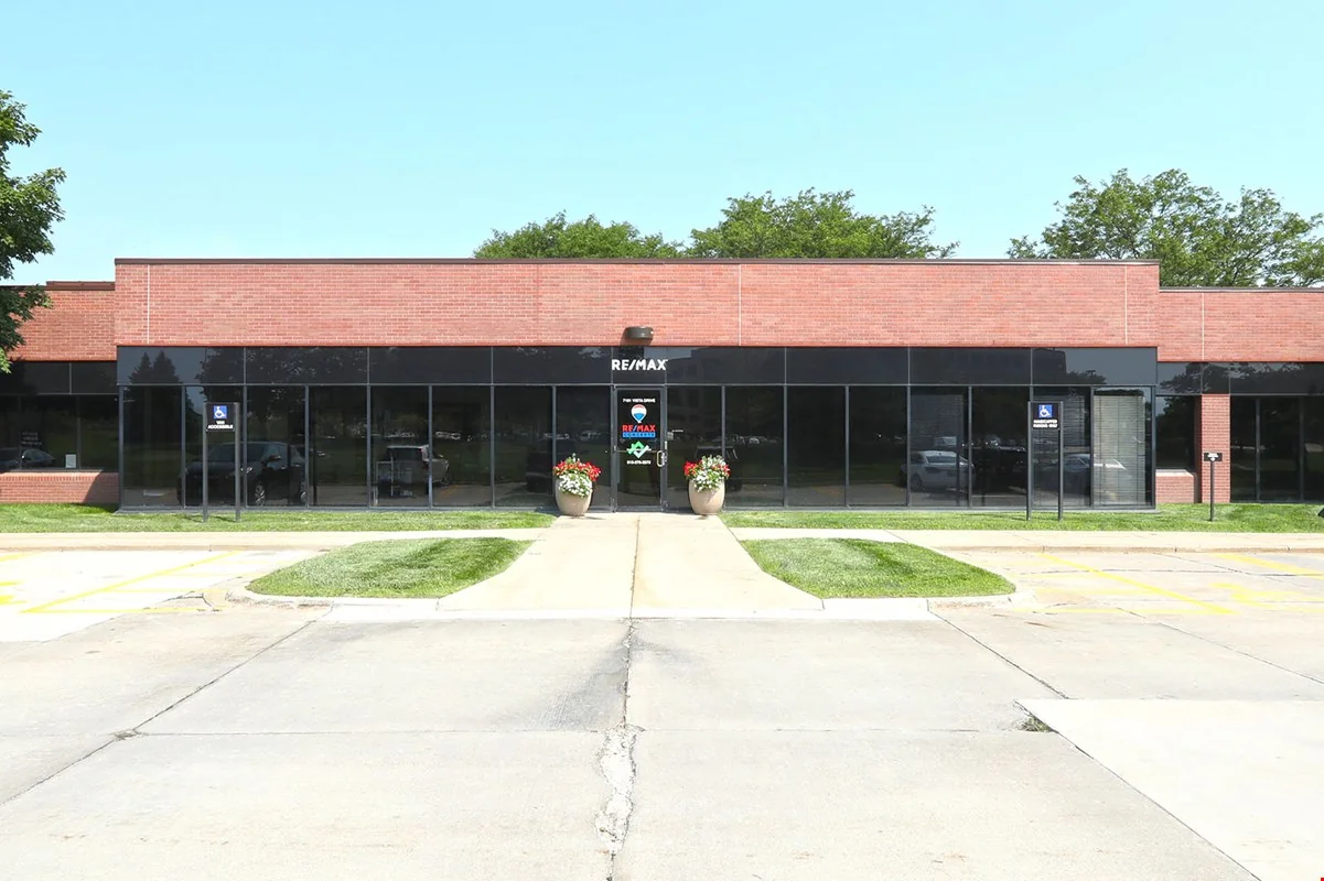 Co-Working Office Space - Augusta Building — Lease in West Des Moines, IA, photo 2 of 8