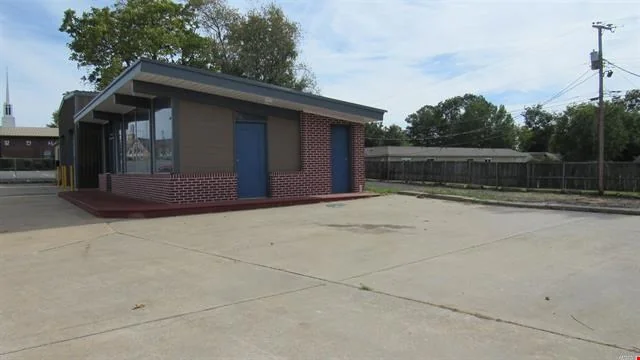 Used Car Lot with Garage — Lease in Jacksonville, AR, photo 2 of 8