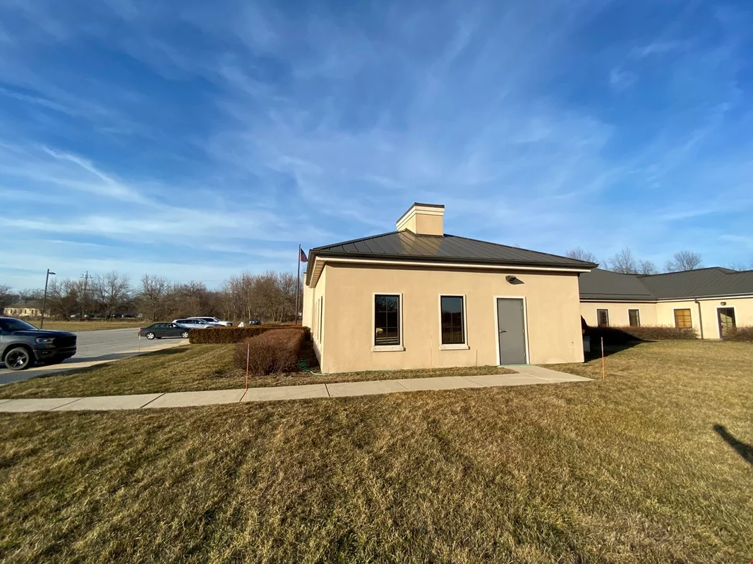 2 Professional Office Spaces For Lease — Lease in Valparaiso, IN, photo 3 of 8