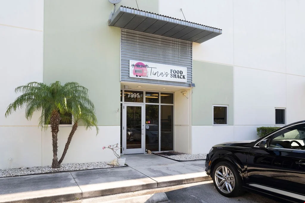 Show Stopping Showroom (no warehouse) — Lease in Stuart, FL, photo 1 of 8