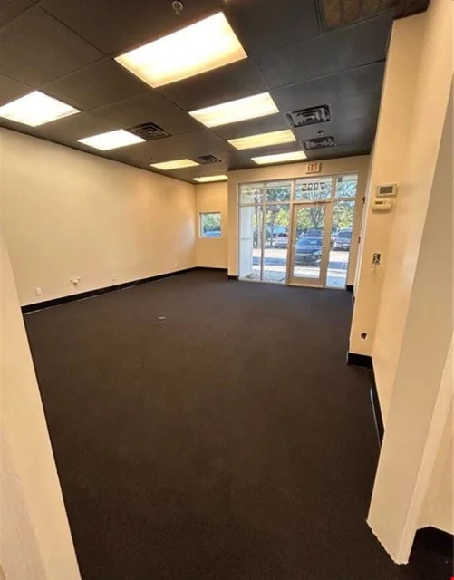 Show Stopping Showroom (no warehouse) — Lease in Stuart, FL, photo 6 of 8