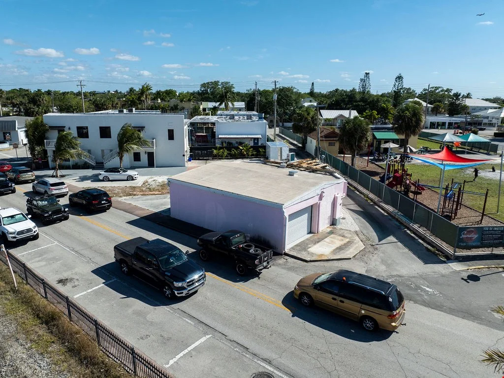 DOWNTOWN STUART OPPORTUNITY — Lease in Stuart, FL, photo 2 of 8