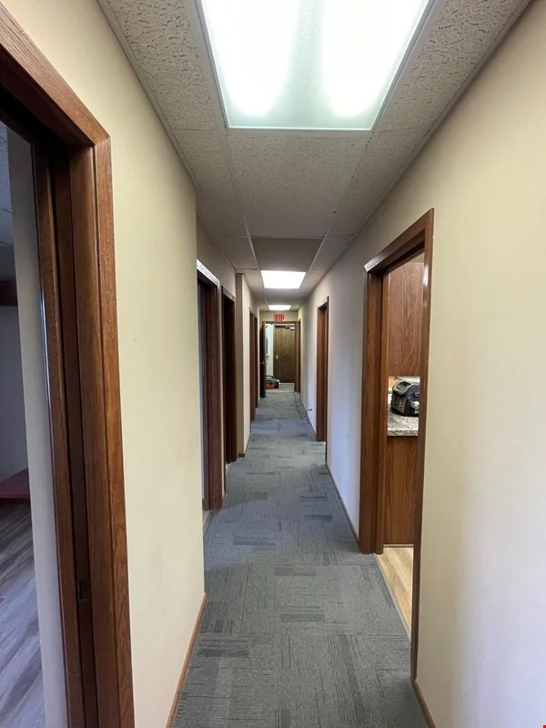 White Bear Professional Building — Lease in Maplewood, MN, photo 2 of 8