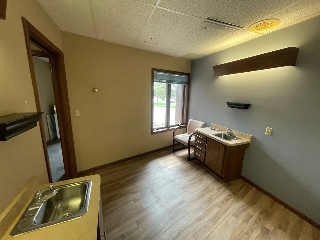 White Bear Professional Building — Lease in Maplewood, MN, photo 5 of 8