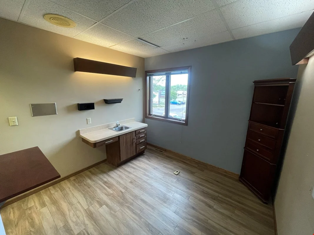 White Bear Professional Building — Lease in Maplewood, MN, photo 7 of 8