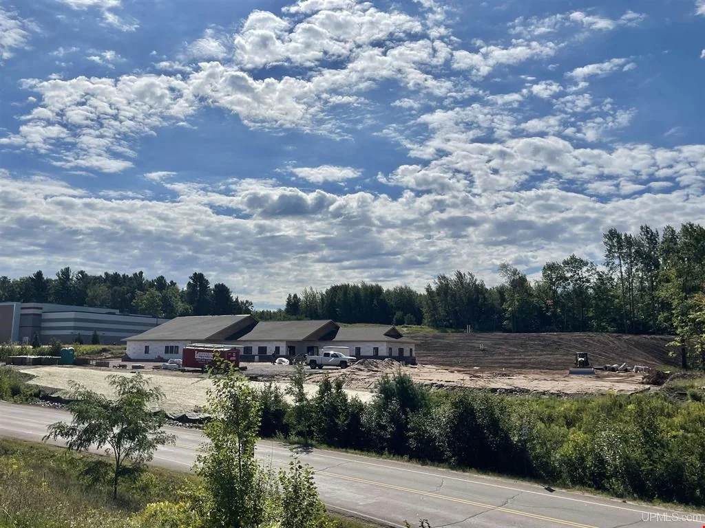 1665 Commerce Drive — Lease in Marquette, MI, photo 4 of 8