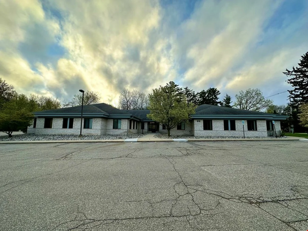 Lake Lansing Road Professional Office Space — Lease in East Lansing, MI, photo 2 of 8
