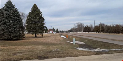890 Kingsway Dr — Sale in Le Sueur, MN, photo 2 of 4