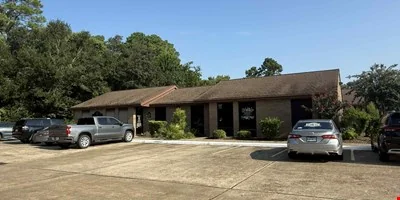 610-624 W Main — Sale in League City, TX, photo 2 of 2