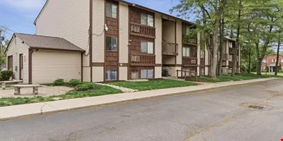 Eagle Crest Apartments — Sale in Middletown, OH, photo 1 of 8