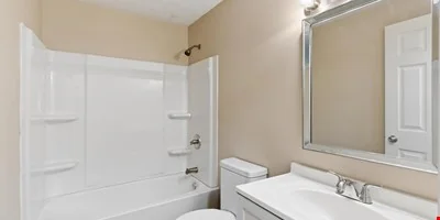 Eagle Crest Apartments — Sale in Middletown, OH, photo 5 of 8